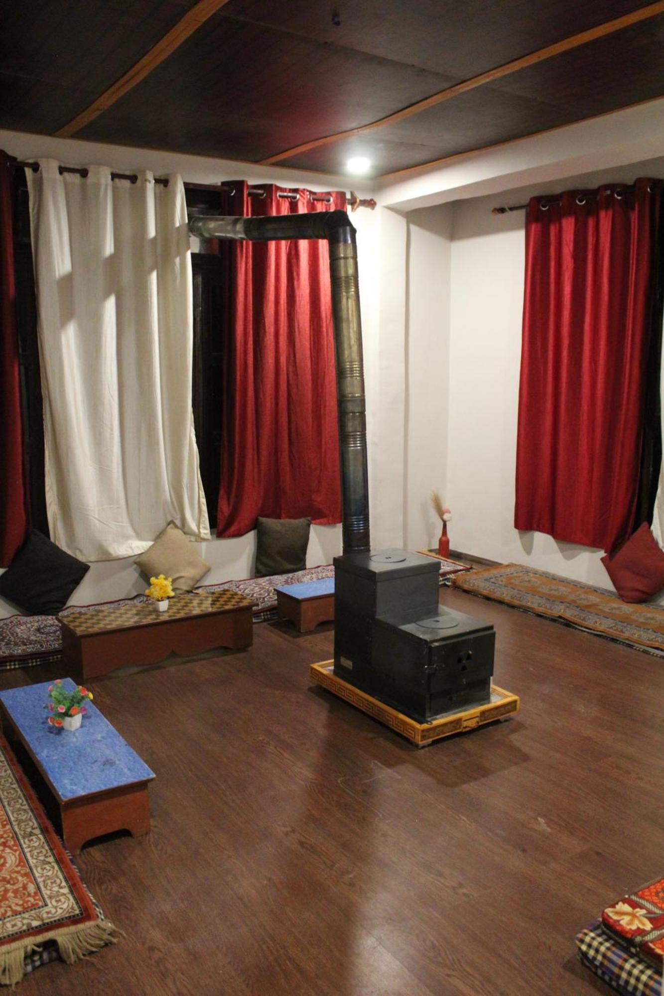 Kyelang Times Hostel Kültér fotó